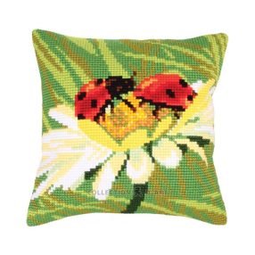 C5219 Ladybug on camomile 40x40 cm