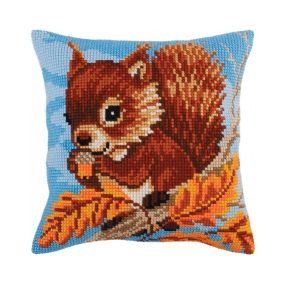 C5270 Squirrel with a nut 40x40 cm