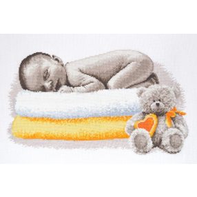 S633 Alvó baba 40x22 cm