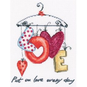 M70034 Put on love every day 22x27 cm