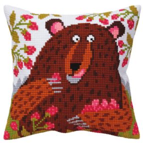 C5396 Bear in raspberry 40x40 cm