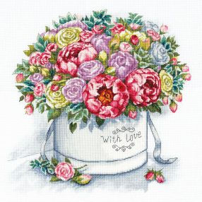 pan-7058 Peonies in a Hat Box 33x32 cm