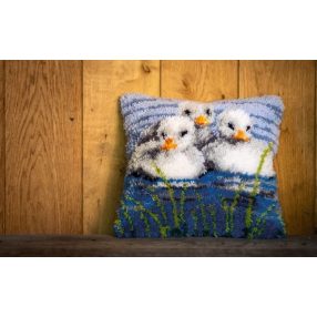 PN-0155996 Ducklings in the water 40x40 cm