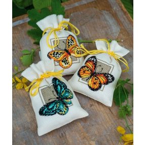 PN-0147918 Butterflies set of 3 8x12 cm