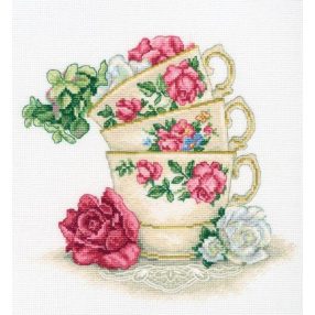 m622 Cup of tea with rose leaves 20,5x20 cm