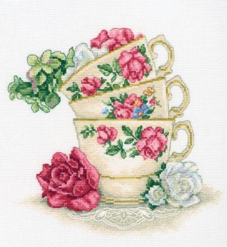 m622 Egy csésze tea rózsa levelekkel 20,5x20 cm