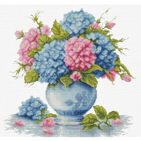 B7033 Egy váza hortenzia 26x26 cm