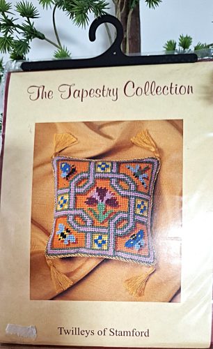 1558 12,5 cm pin cushion