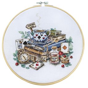 AH320 The mad tea party 18x17 cm