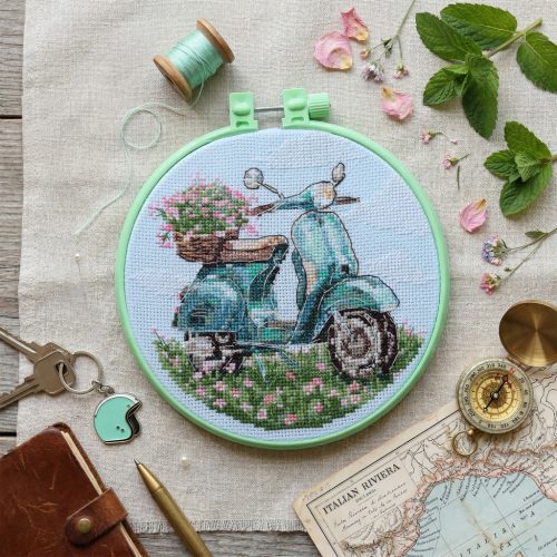AHM098 Moped ride 15 cm