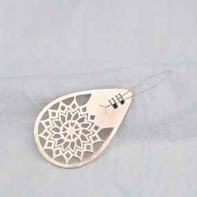 KR22 Arany színű tűbefűző 6x2,5 cm