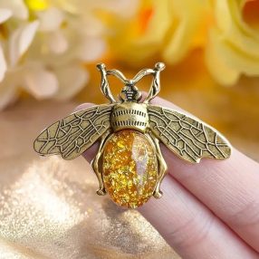 KR36 Vintage méhecskés tűmágnes 5x3,5 cm