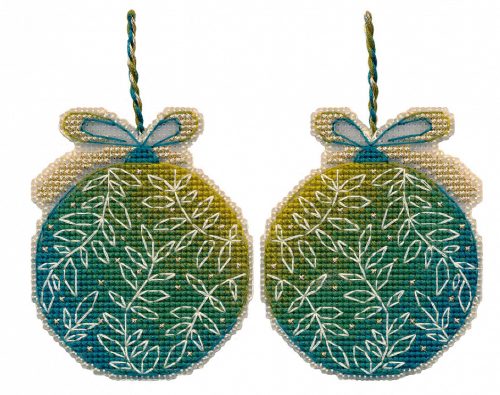 S1694 Christmas tree decoration. Green ball 7,3×9 cm