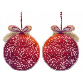 S1695 Christmas tree decoration. Red ball 7,3×9 cm