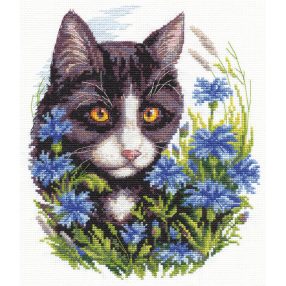 kl8-110 Cat in cornflowers 17x20 cm